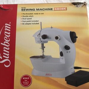 Mini sewing machine